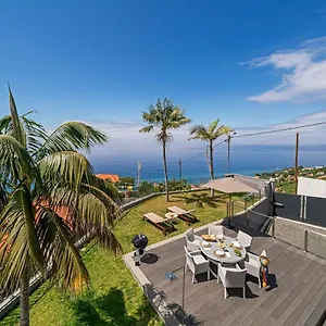 Papagaio By An Island Villa